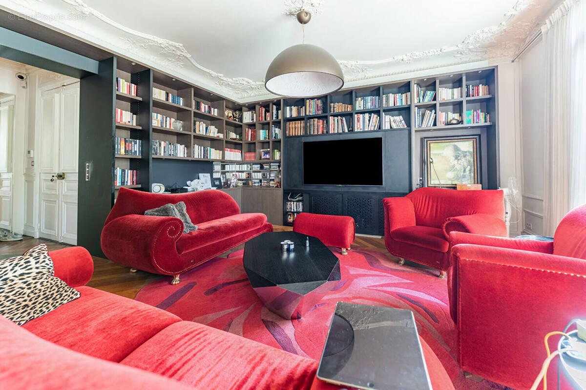 Appartement à NEUILLY-SUR-SEINE