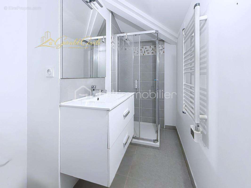 Appartement à AURIBEAU-SUR-SIAGNE