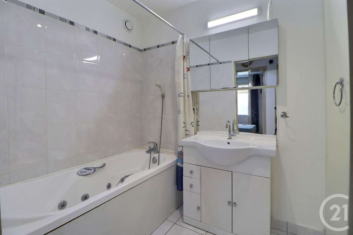 Appartement à PARIS-10E