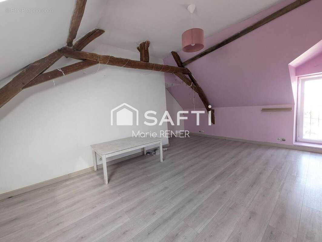 Maison 130 m² à Lezigne  - photo 9