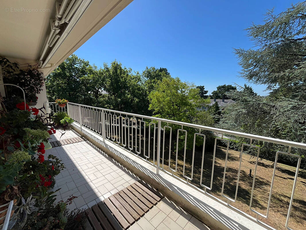 Appartement à AVRILLE