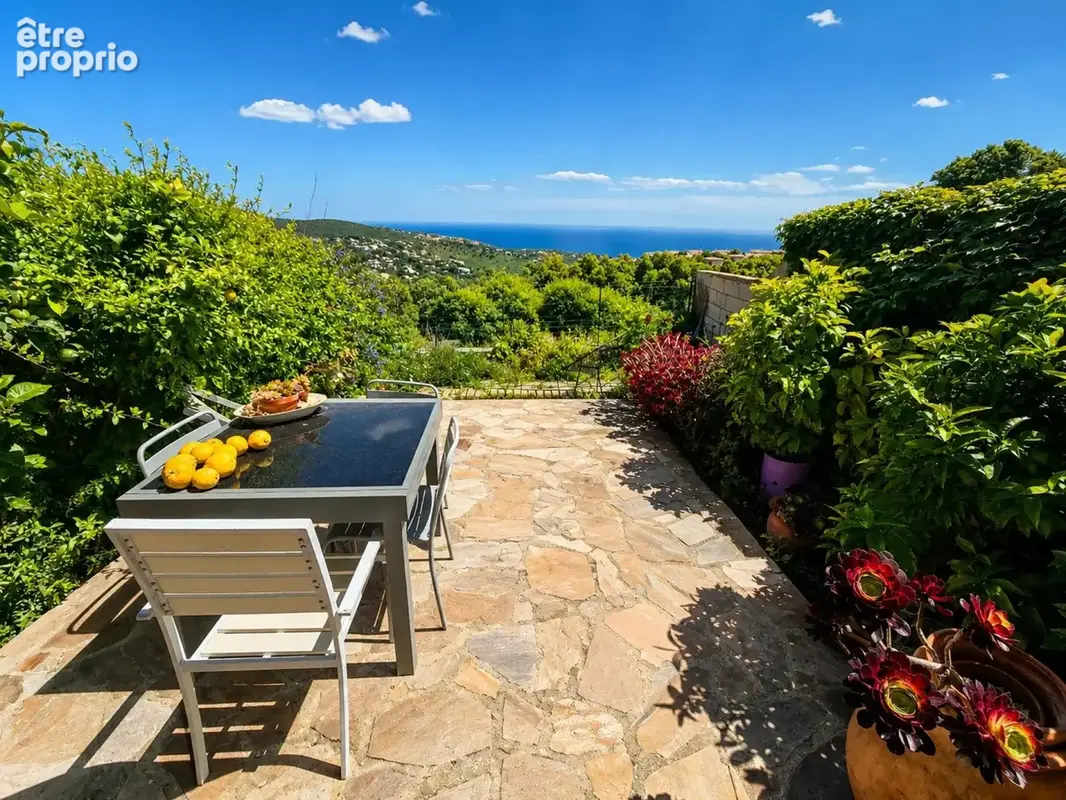 Photo 1 - Maison à ROQUEBRUNE-SUR-ARGENS