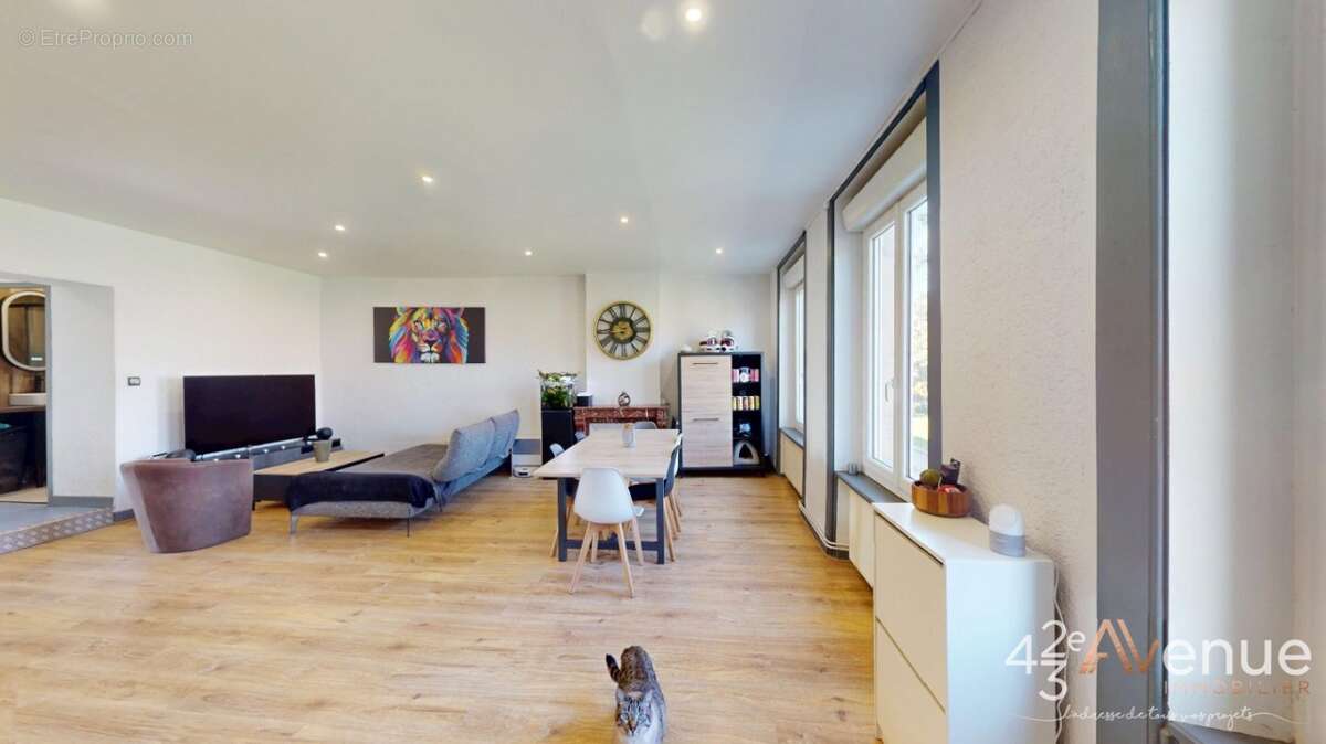 Appartement 91 m² à Saint-Genest-Lerpt  - photo 5