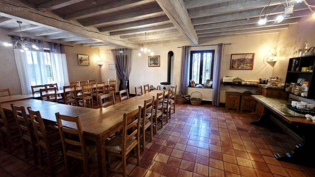 Commerce à AMBERIEUX-EN-DOMBES