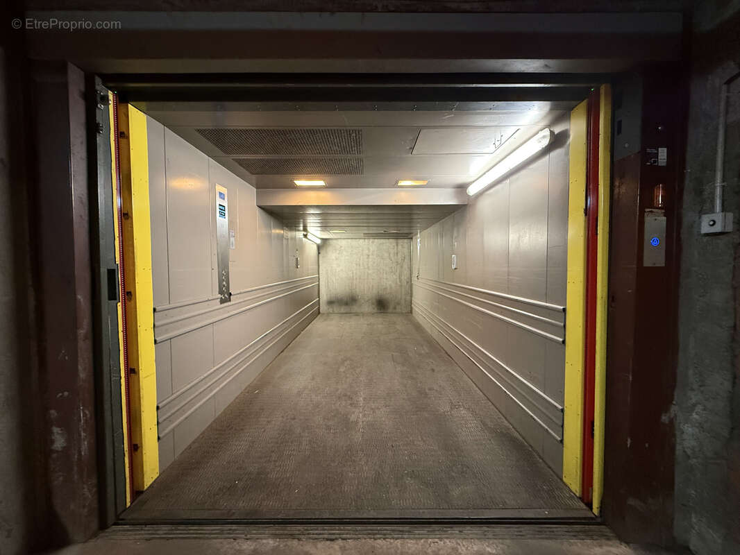 Place de parking couverte / triangle d'or - photo 5