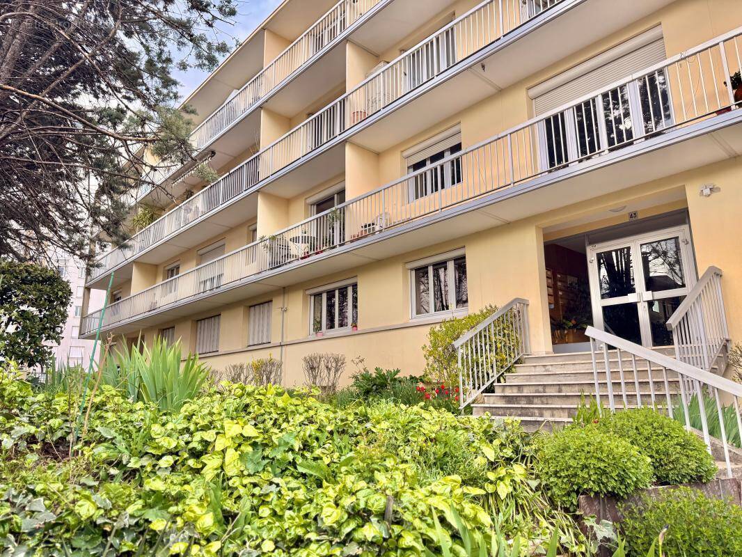 Appartement à LYON-8E