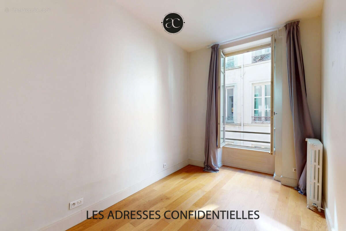 LYON 2 - Cœur  presqu'île dans superbe copropriété - Bel appartement  3 pièces - photo 5