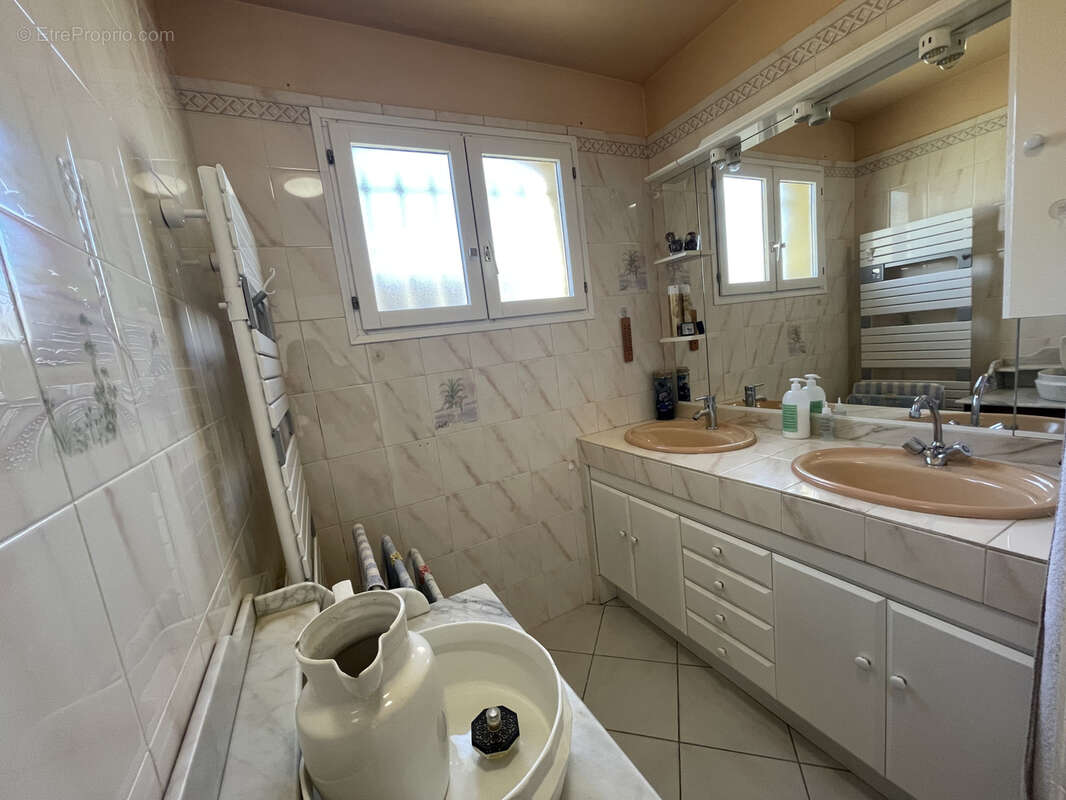 Maison à SAINT-LAURENT-DE-LA-SALANQUE