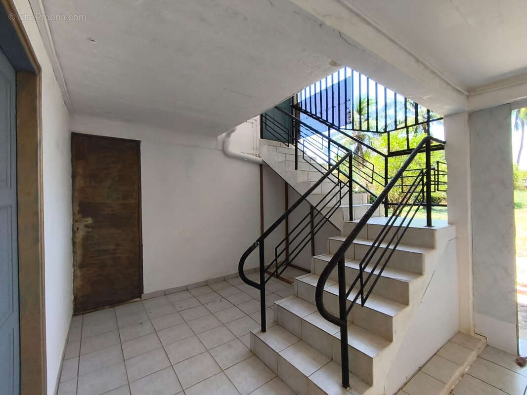 Maison à REMIRE-MONTJOLY