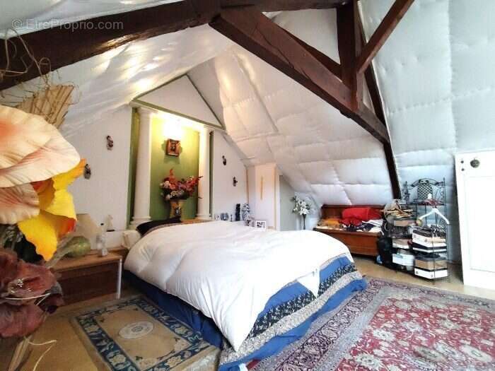 Chambre Maison - Commerce à SAINT-FIEL