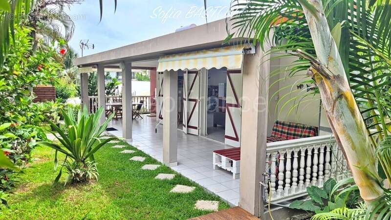À vendre 972 martinique – les trois-îlets – maison 209 m² habitables – 4 logements – jardin et terrasses - photo 2