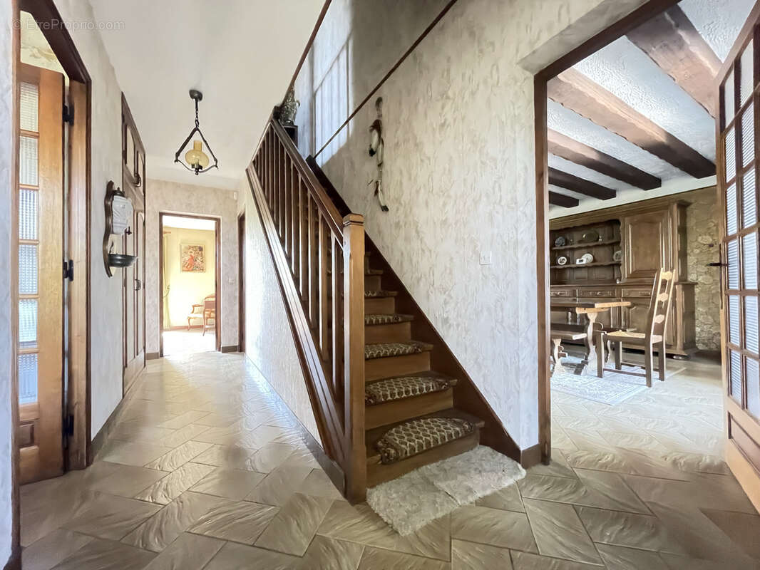 Mitry-le-neuf - spacieux pavillon individuel avec 4 chambres, sous-sol total et un beau jardin - photo 2