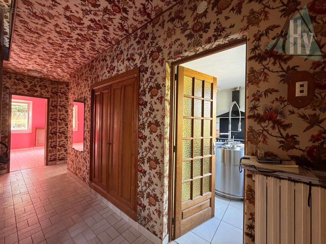 Maison  sur sous-sol total - 134 m2 - 6 pièces - jardin et garage à Saint-Brice. - photo 7
