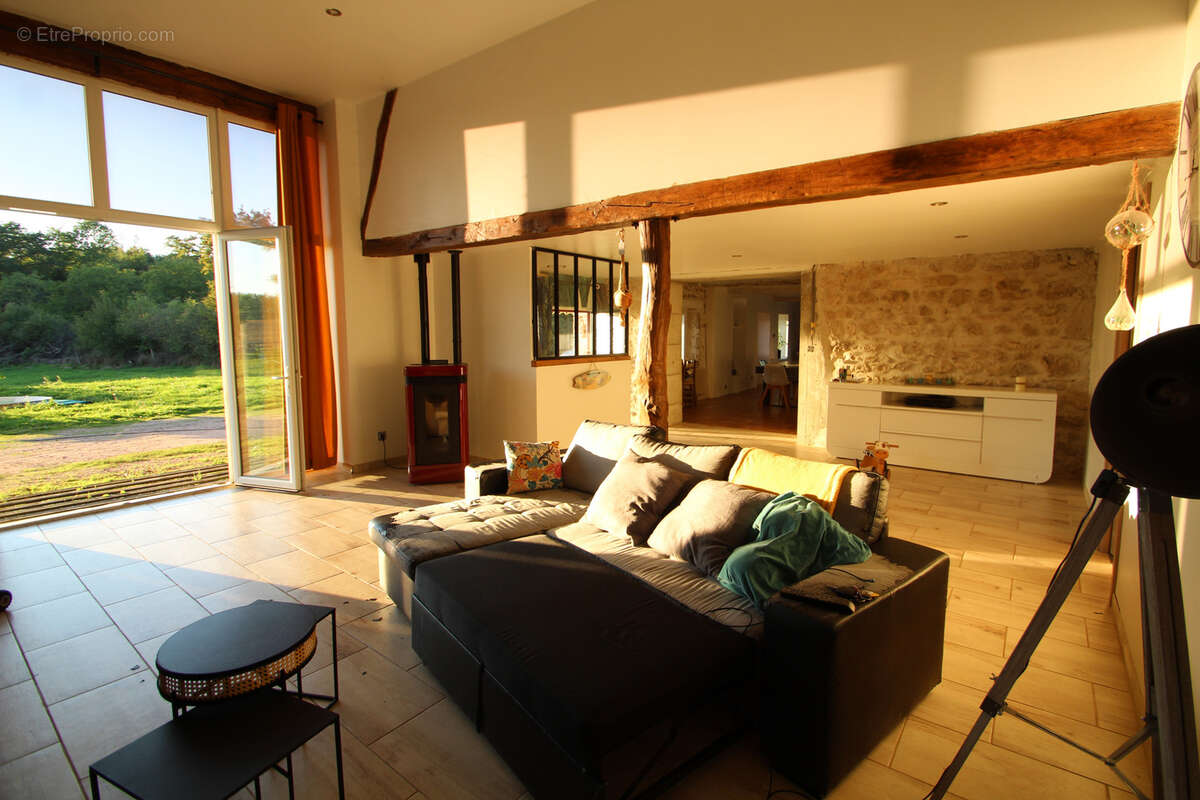 Maison à MONTAIGU-LE-BLIN