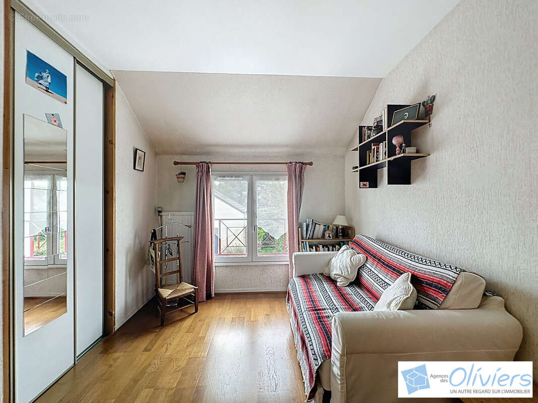 Maison à VOISINS-LE-BRETONNEUX