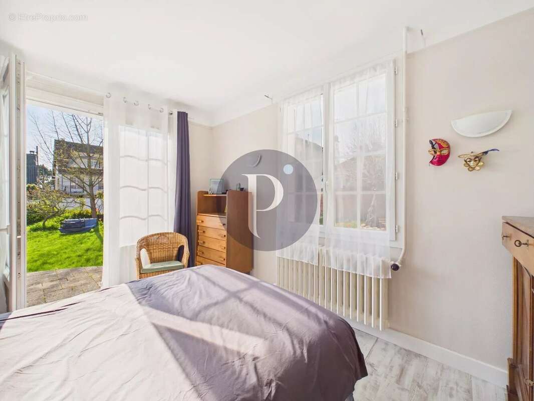 Maison à VERRIERES-LE-BUISSON