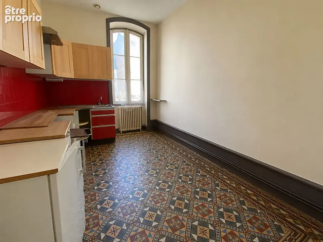 Centre-ville - Appartement de caractère à fort potentiel - photo 3