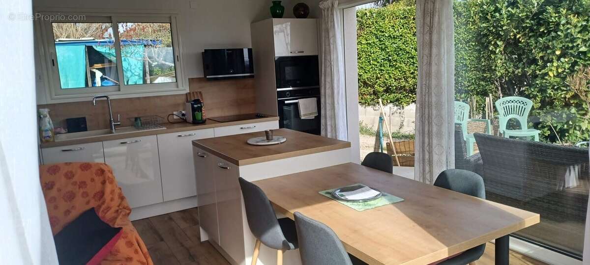 Maison à LA CHAPELLE-DE-LA-TOUR