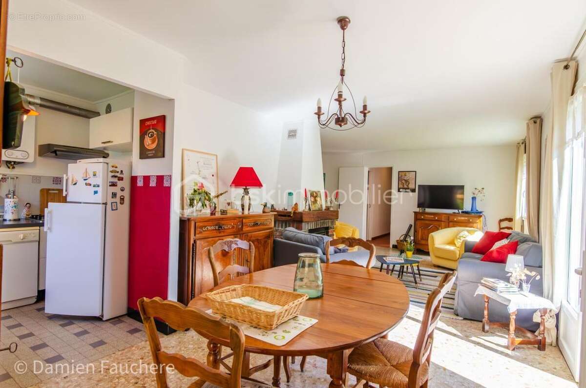 Maison familiale de plain-pied majoritairement avec véranda et jardin au calme ! - photo 9