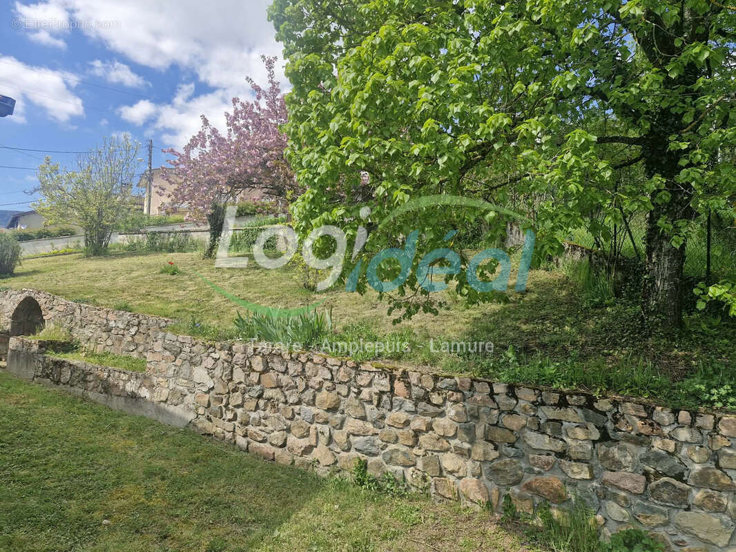 Maison à restaurer entièrement avec vue panoramique, le tout sur  presque 3000m2 de terrain - photo 2