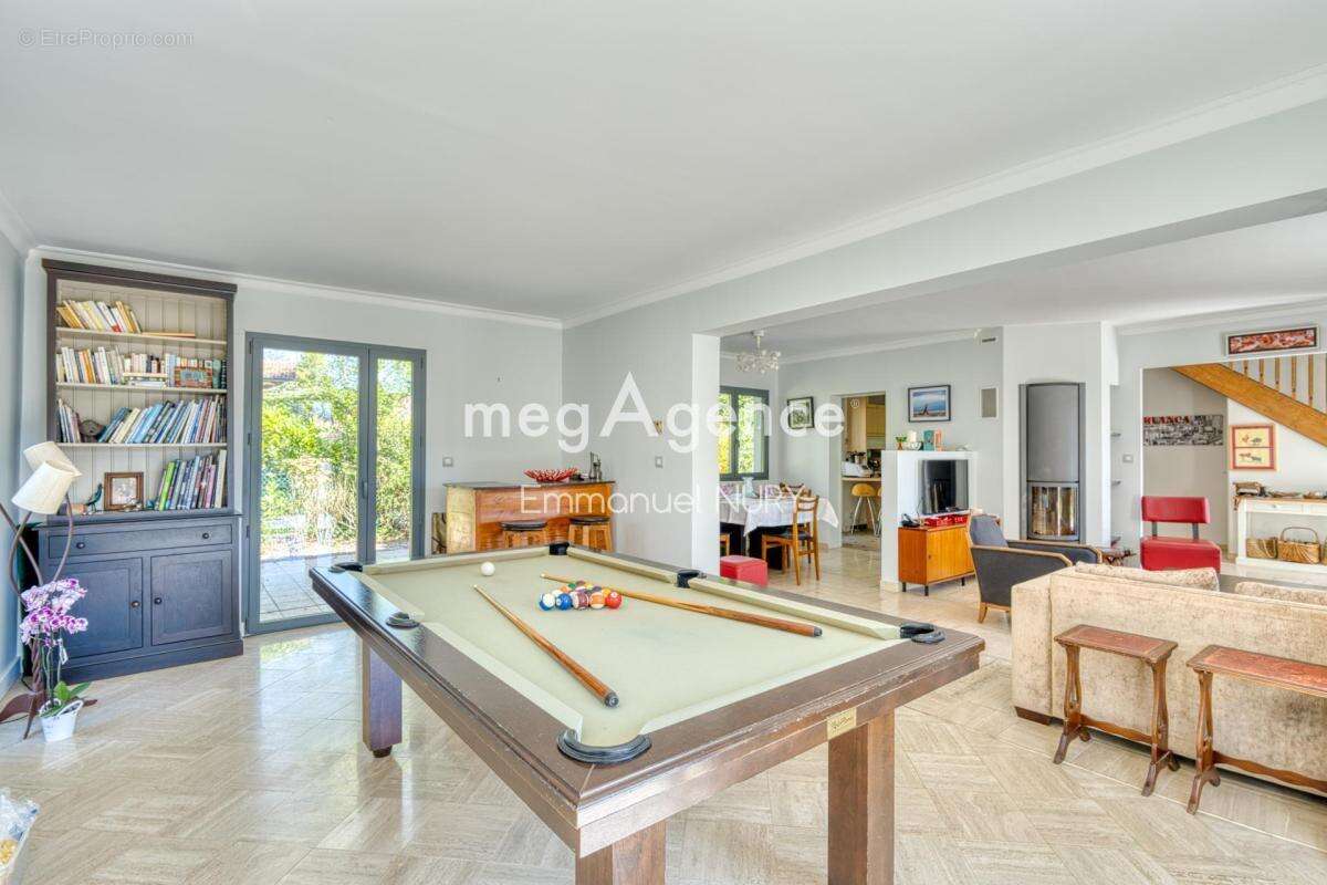 Maison spacieuse de 230 m² avec 5 chambres & piscine - photo 10