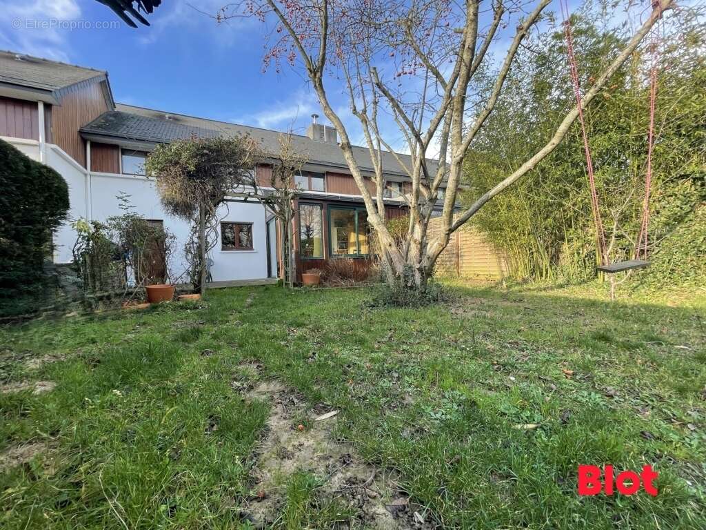 Maison à MONTGERMONT