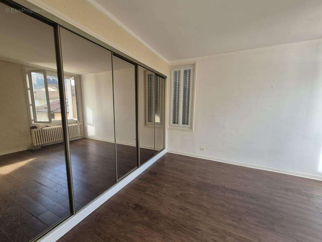 Maison à MONTREAL-LA-CLUSE