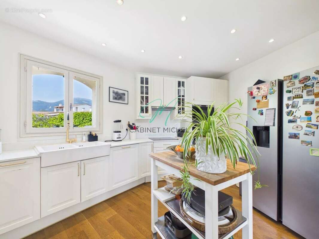 Maison à ROQUEFORT-LES-PINS