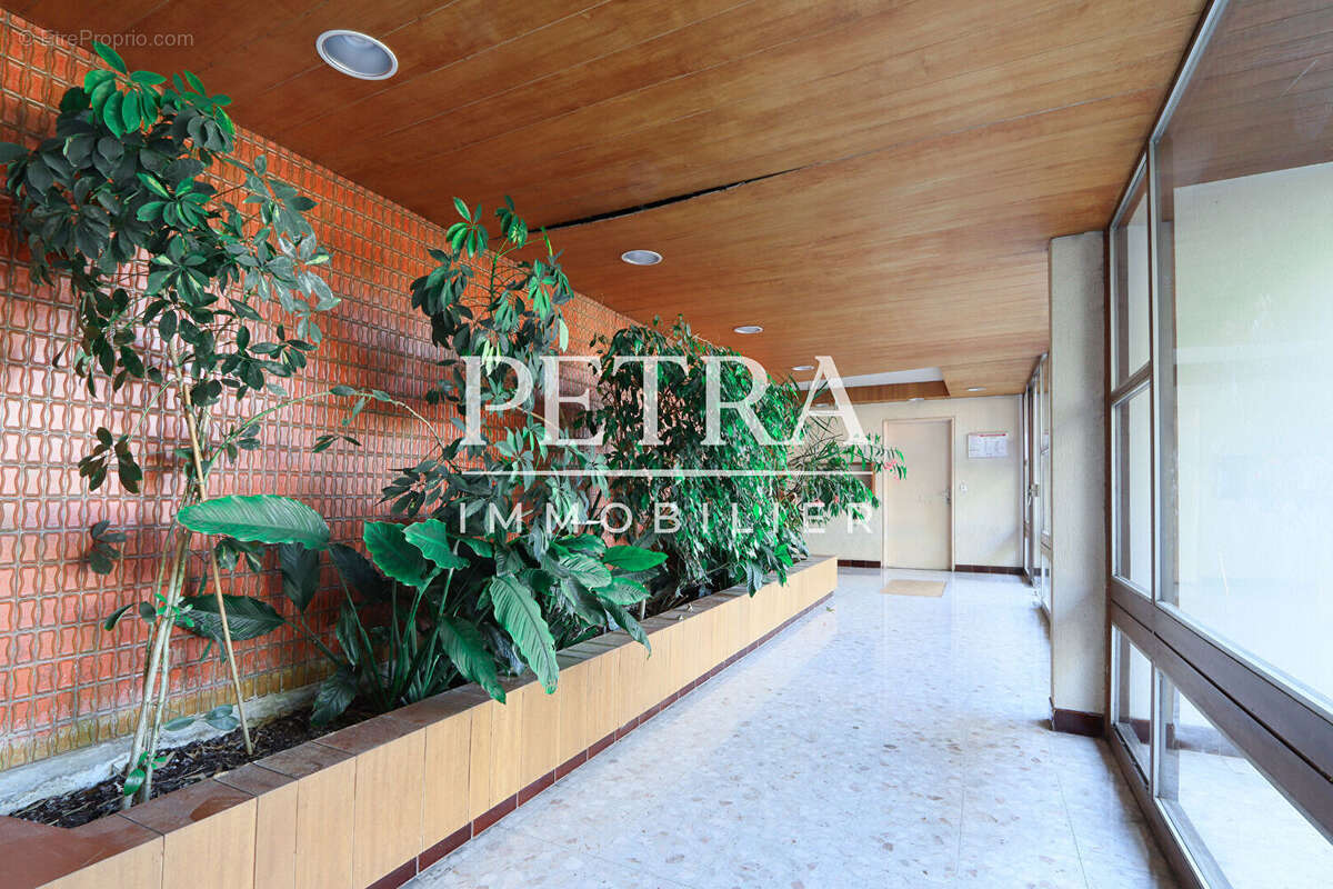 Studio 14,20 m² - chevilly-larue - l'ermitage - metro 14 et 7 - photo 8