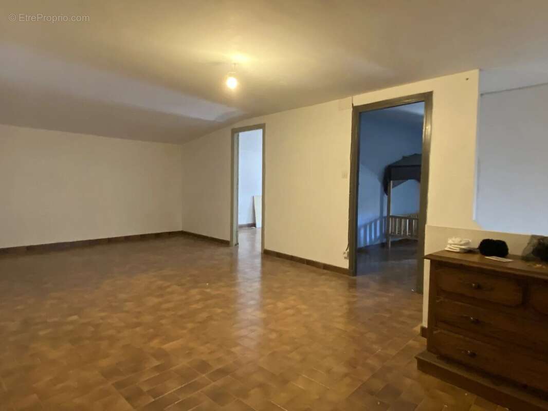 Grande maison de village avec 5 chambres et garage - photo 10