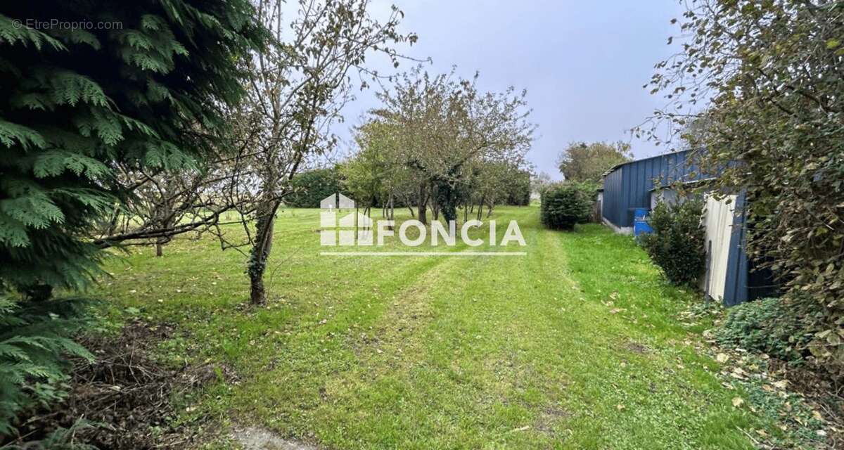 Maison à SAINT-BROLADRE