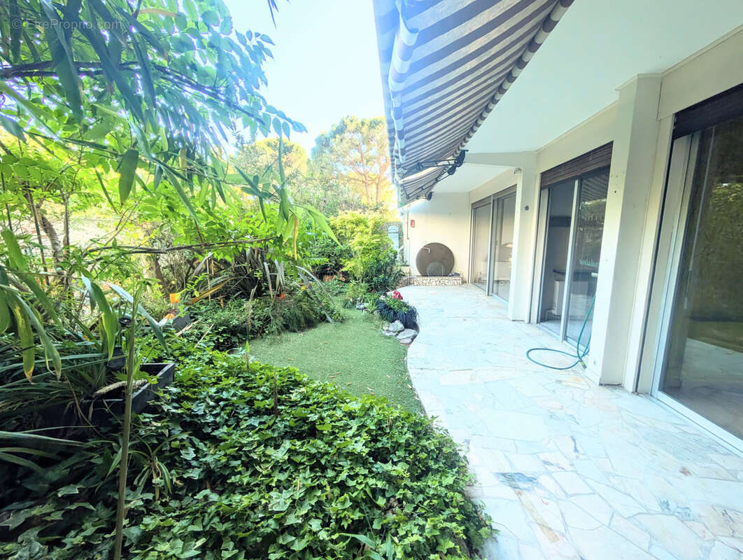Appartement à MANDELIEU-LA-NAPOULE