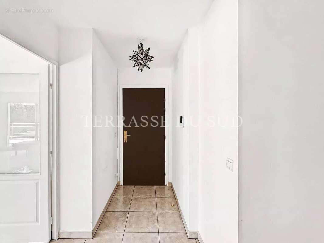 Vente Appartement 4 Pièces, 95 m2 avec 390 m2 de Terrasse et Jardin, Garage - Quartier La Plage - Marseille 8 - photo 10