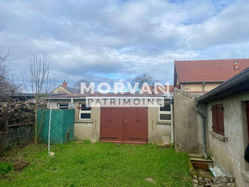 Maison à ALLUY