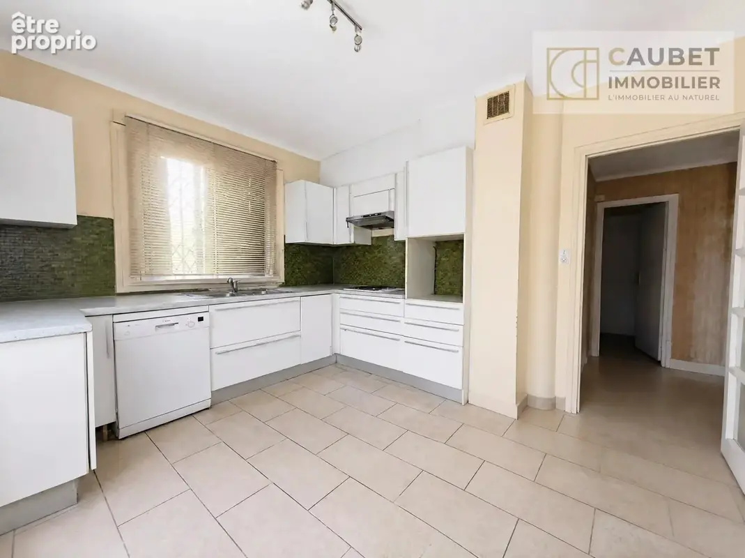 Maison familiale de 213 m² sur une parcelle de 506 m². - photo 5
