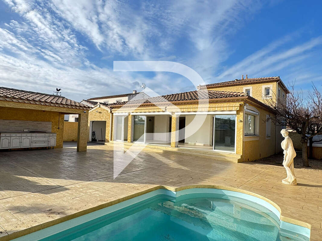 Maison à SAINT-LAURENT-D'AIGOUZE