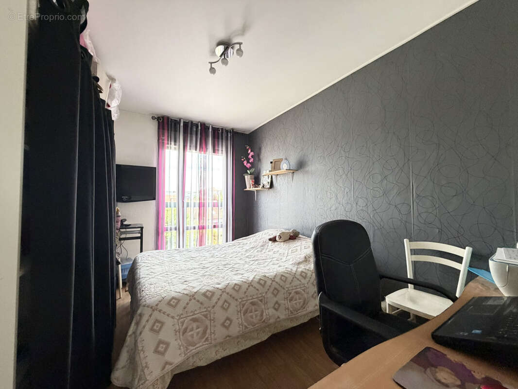 Appartement 3 pieces de 80 m2 avec balcon donnant sur parc verdoyant - photo 9