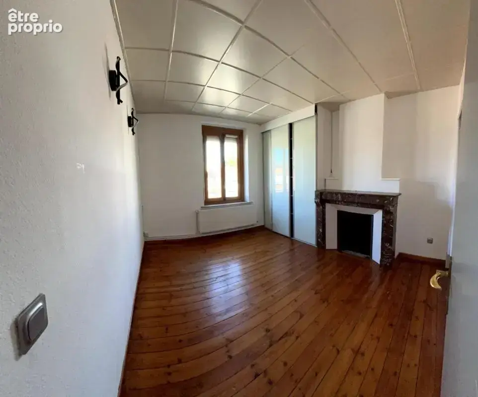 Coup de cœur assuré ! Grande maison de 198 m², 4 chambres, beaux volumes et un excellent rapport qualité/prix à seulement 182 00 - photo 4