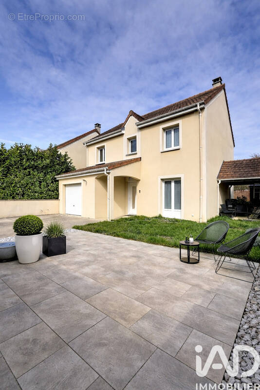 Photo 1 - Maison à BRIE-COMTE-ROBERT