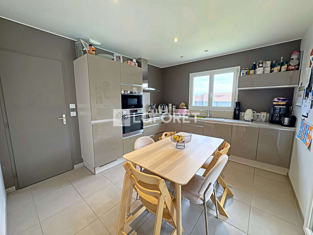 Maison à SAINT-ETIENNE-DU-BOIS