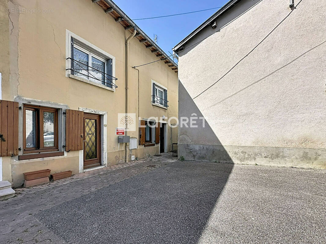 Maison à CHATILLON-SUR-CHALARONNE