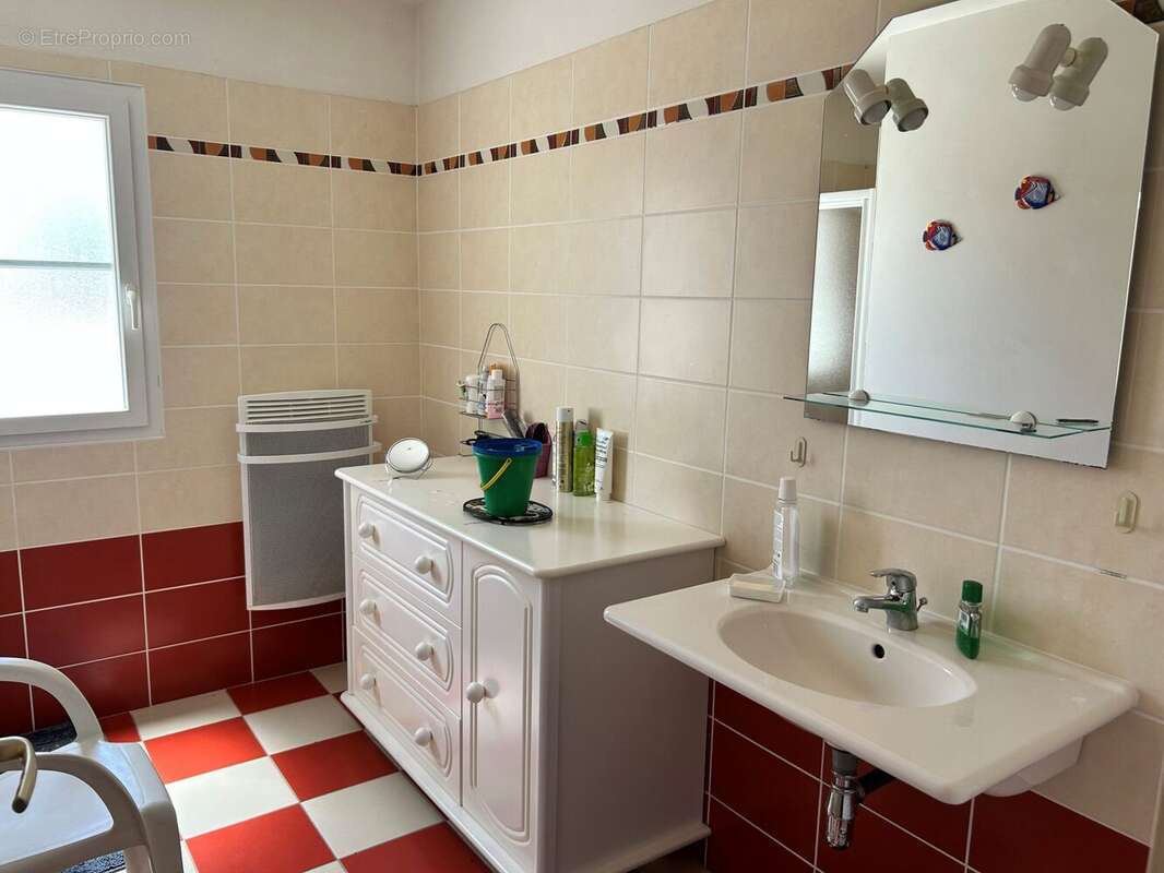 Maison 80 m² à Barbatre  - photo 4