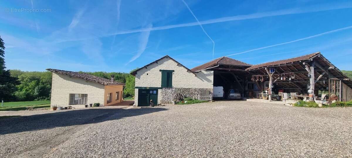 Maison à CASTELNAU-MONTRATIER