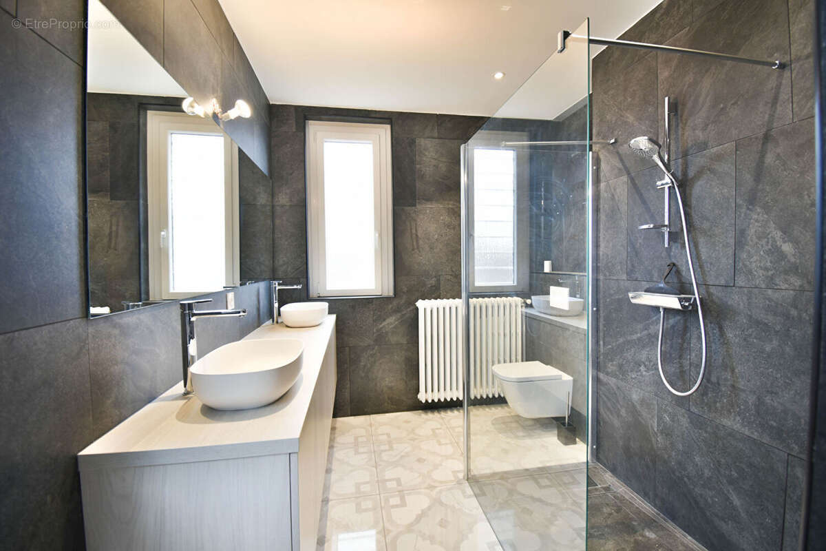 Maison 215 m² à Annemasse  - photo 9
