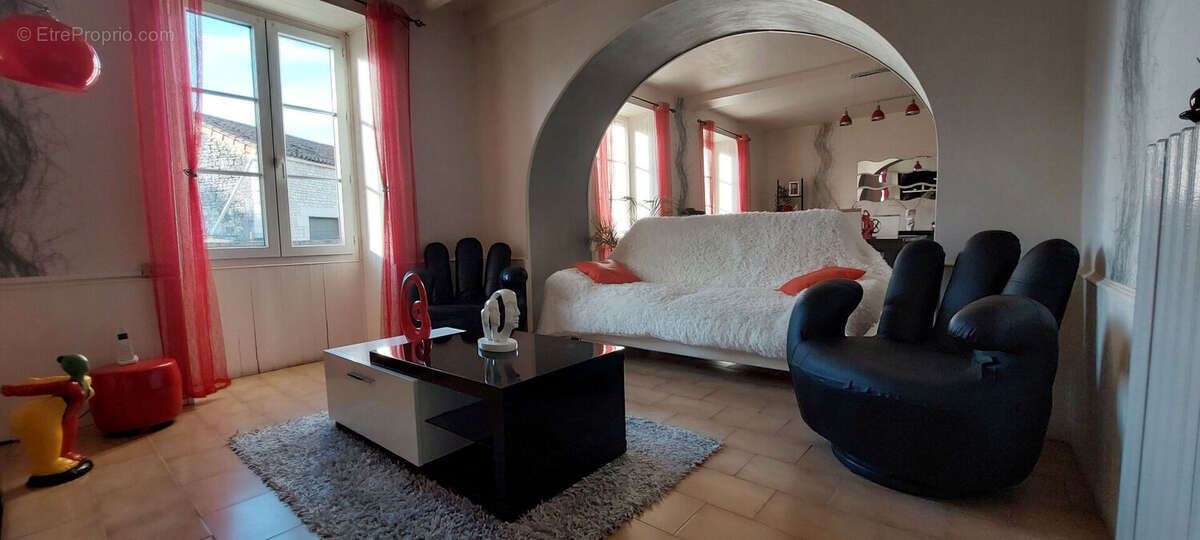 Maison à MONTS-SUR-GUESNES