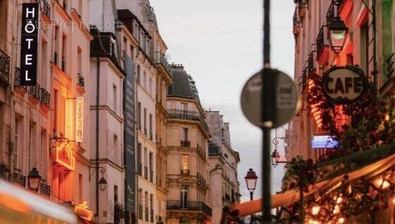 Commerce à PARIS-1E