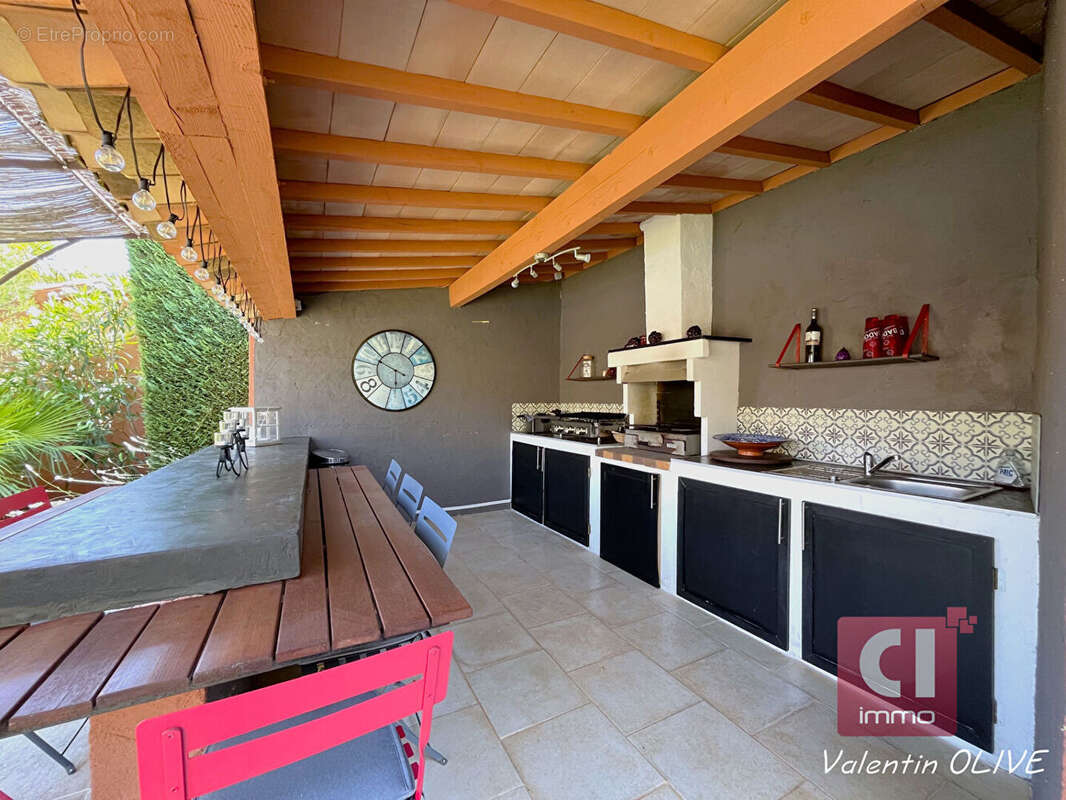 Maison Neoules 5 pièces 143 m2 - Piscine, Dépendance, Pool house, Garage et Carport. - photo 15