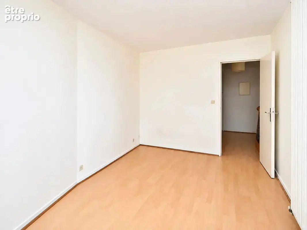 Appartement 2 pieces  59 m² - terrasse 14 m² - au calme - cave et parking - photo 9