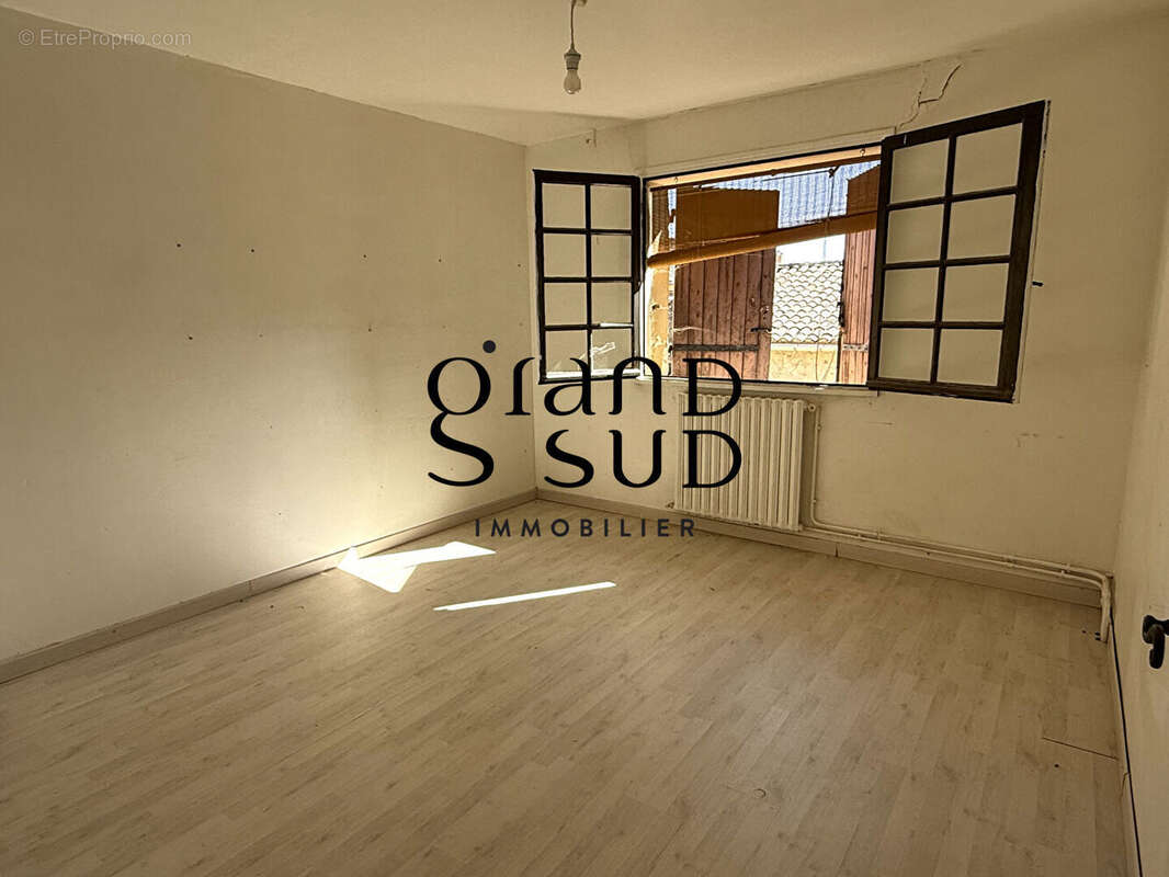 Maison à MONTAREN-ET-SAINT-MEDIERS