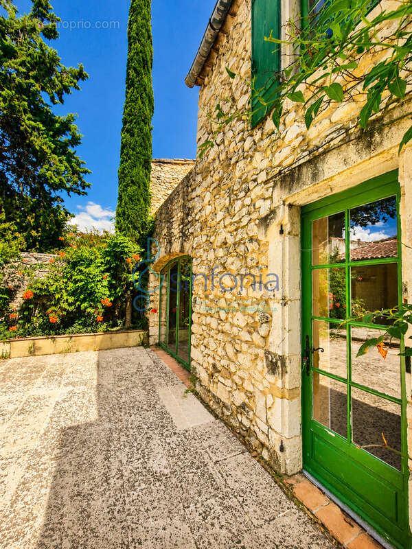 Demeure de caractère : 294 m2 habitables + 125 m2 de potentiel brut sur l'axe Nîmes/Uzès/Alès - photo 4